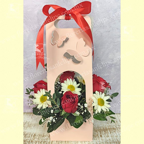 AN82 - Arreglo Con Rosas y Margaritas