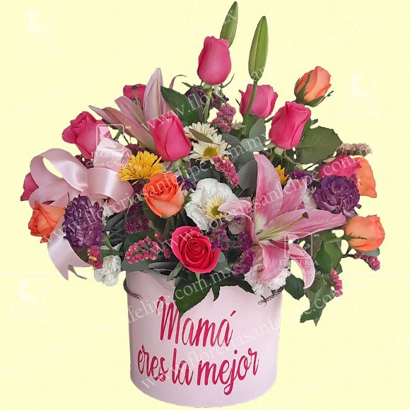 AT004 - Arreglo Floral con 24 rosas y lilis