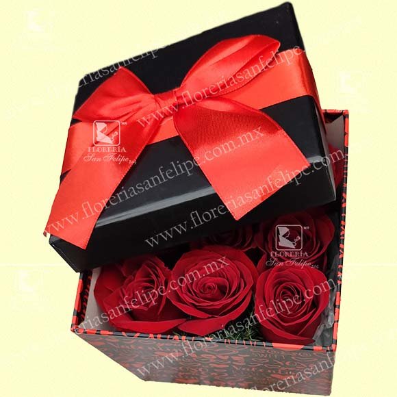 Caja Cubo "I Love You" Con 9 Rosas Rojas